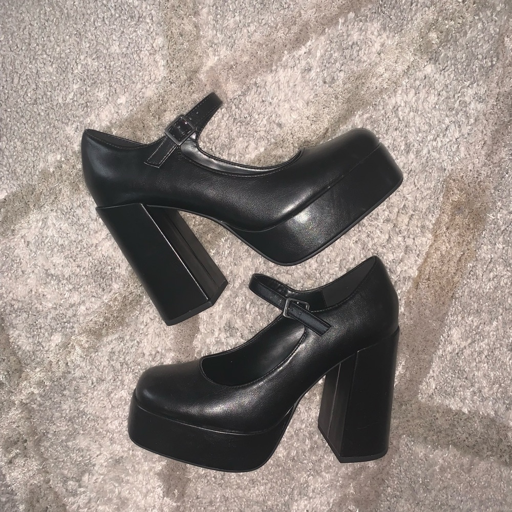 Soda platform mary janes